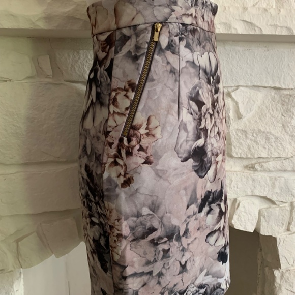 Floral Pencil Skirt - Picture 5 of 6